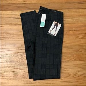 NWT Liverpool Leggings Size 4 - Plaid print